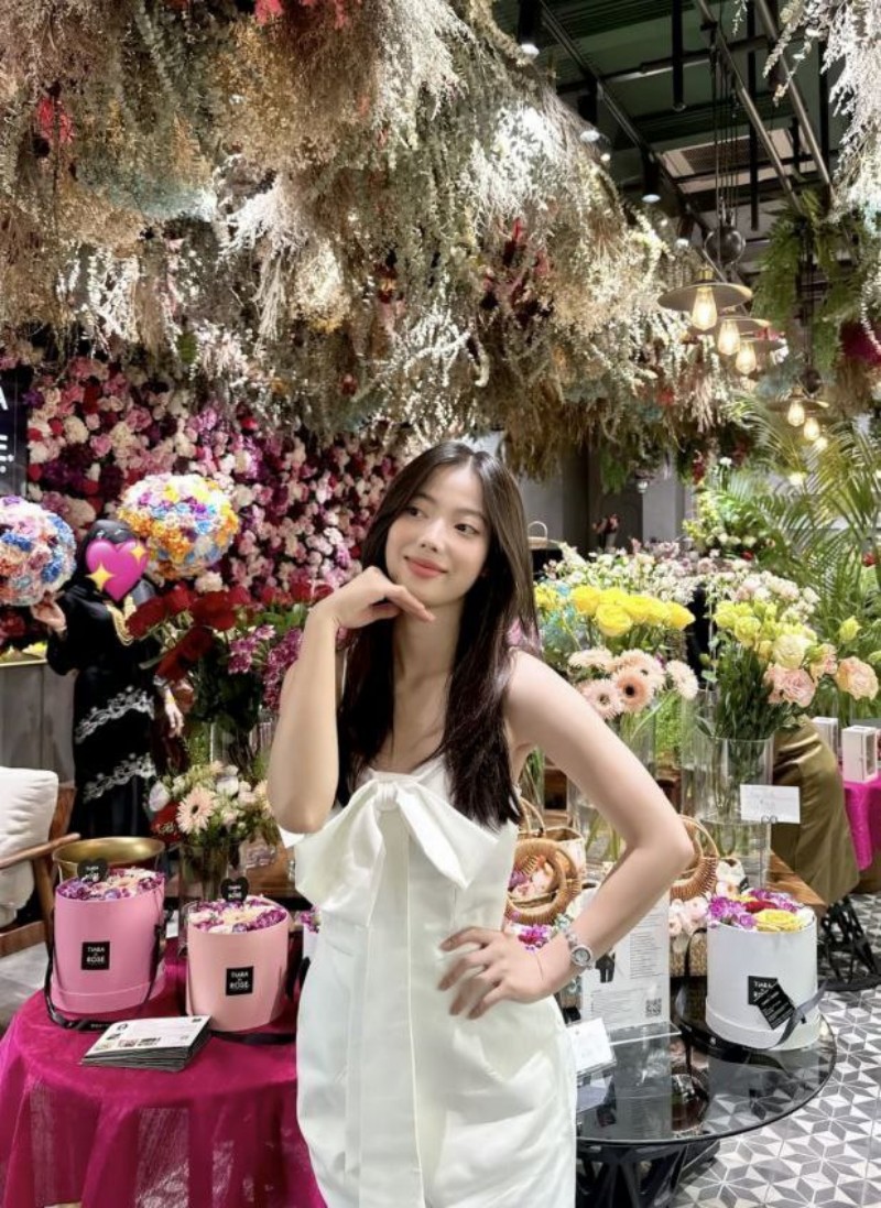 泰国曼谷高颜值美女 Rekta 援交视频流出 胯下狂吞金主肉棒 反差模样淫骚无比！