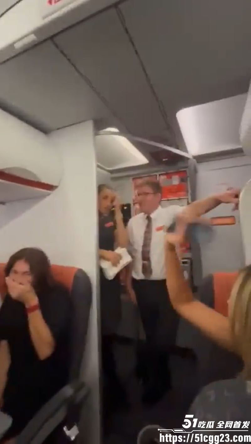 英国易捷航空情侣高空做爱事件 4