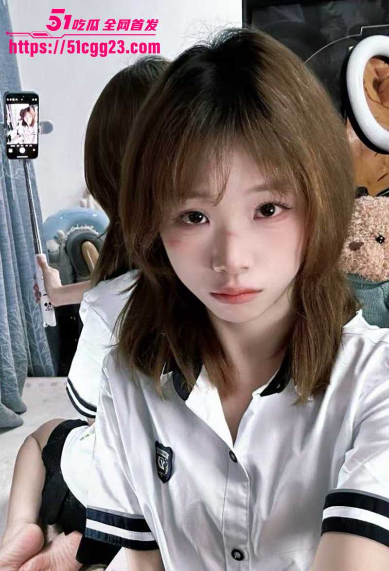 萝莉博主 你再吃一个试试呢 私定福利流出 上演玉足挑逗满满诱惑 白嫩趾丫涂满精油 引恋足者隔屏疯狂舔抵！