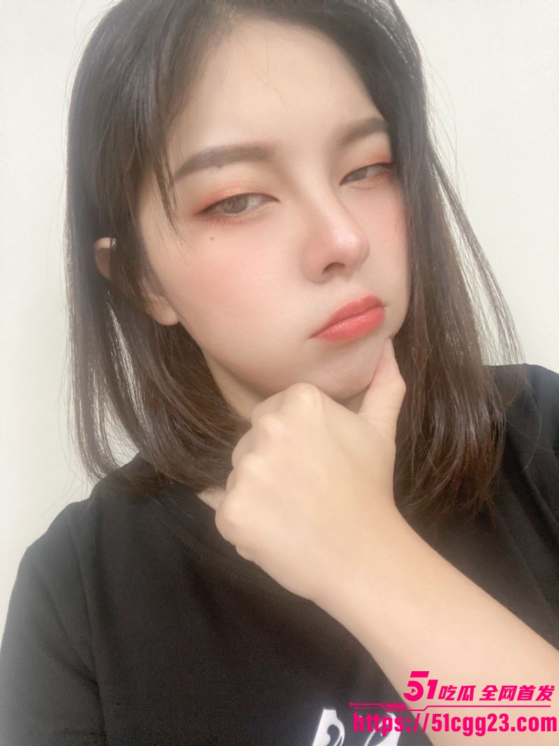 约炮大神约操大一新生 泳装紧裹巨乳翘臀 丰满身材被无套猛操叫声浪翻天 反差学生妹彻底沦陷！