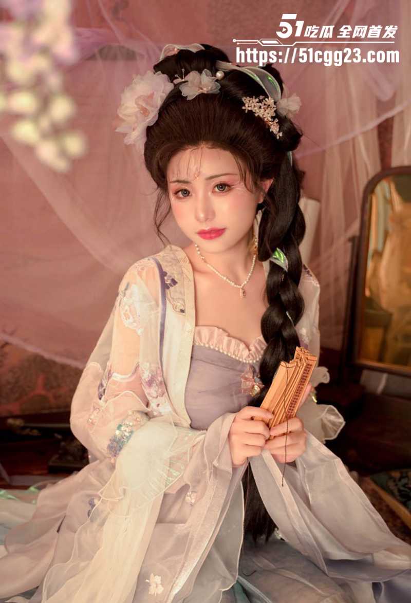 极品COS福利姬 爆机少女喵小吉 古风露出写真 衣衫轻解裸露雪肤酥胸 肥美桃心蜜穴诱人绽放！