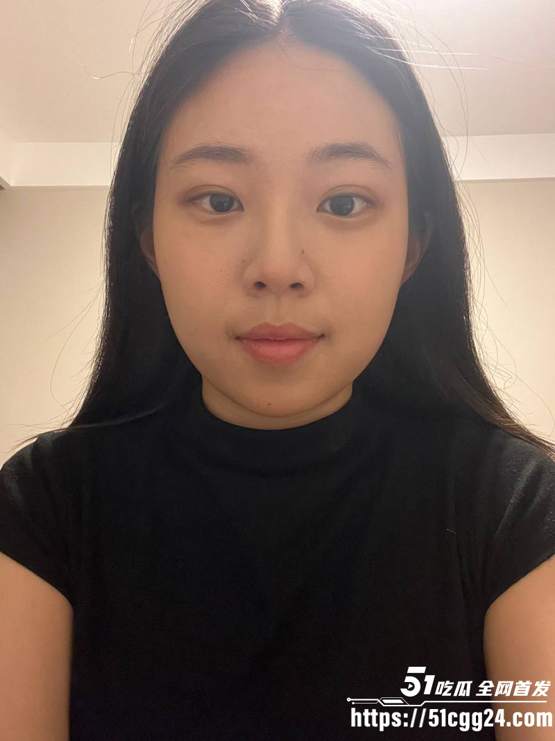 沈阳反差眼镜妹 林小媚 为满足虚荣心圈钱 偷偷跟金主外出旅游 被男友发现曝光露脸性爱视频！
