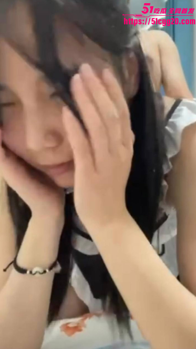 贵州小情侣出租屋性爱自拍2