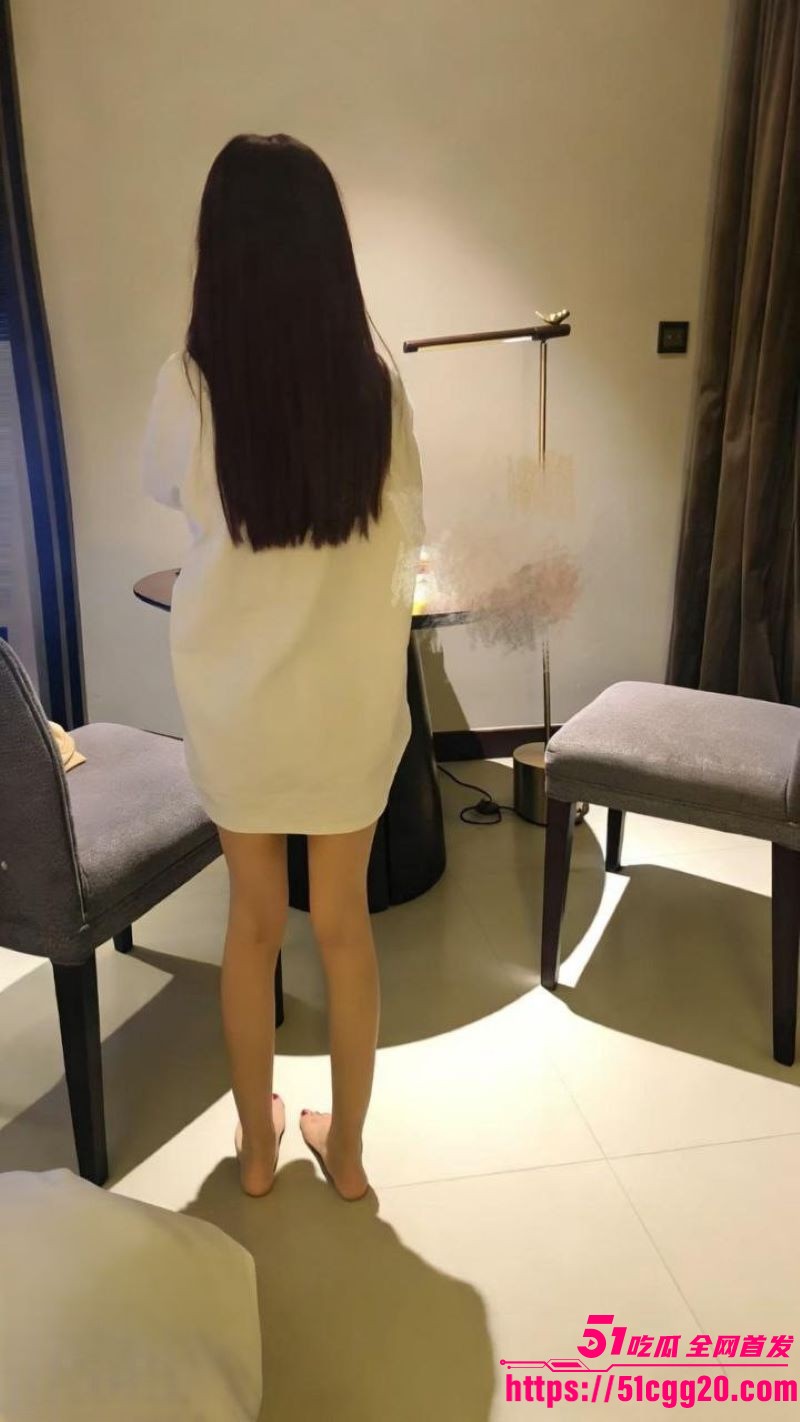 海角乱伦大神 亲姐的诱惑 新作 又被亲姐榨干的一晚 姐姐主动骑乘狂榨精 淫荡对白超刺激！