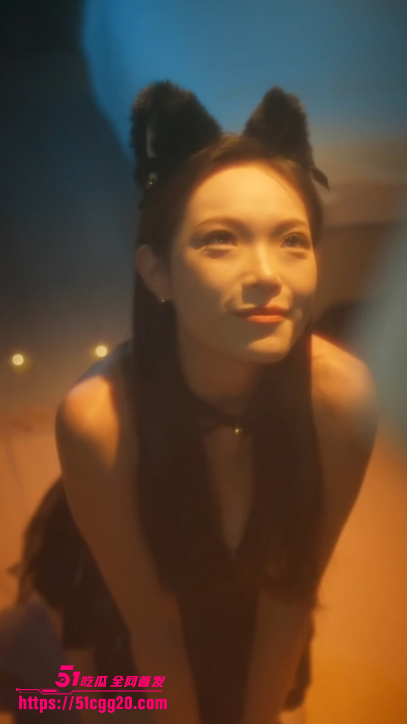 擦边短剧《猫猫诱惑》女朋友变成小猫怎么办？当然是把她捧在手心里好好疼爱啦！