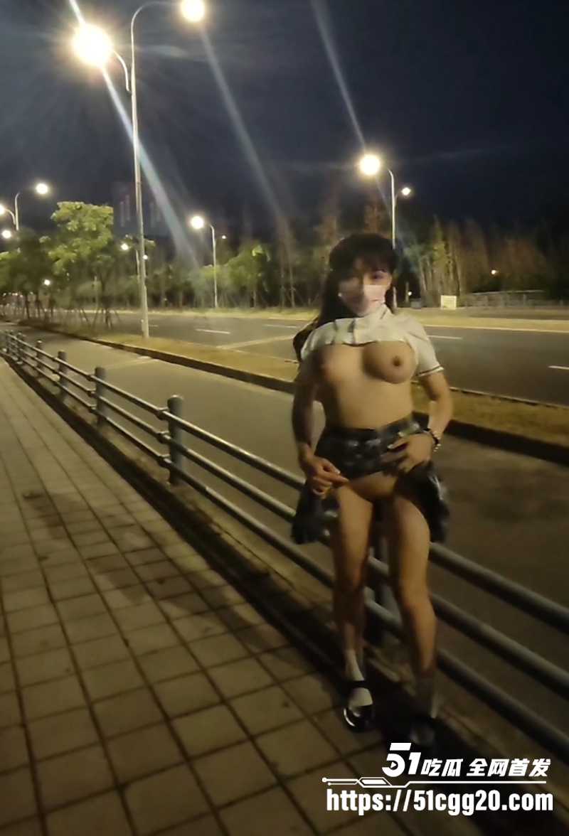 顶级露出艺术家TonyJ和贝贝露出视频流出8拷贝