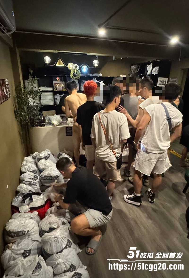 曼谷跨年男同大淫趴视频流出 2 拷贝