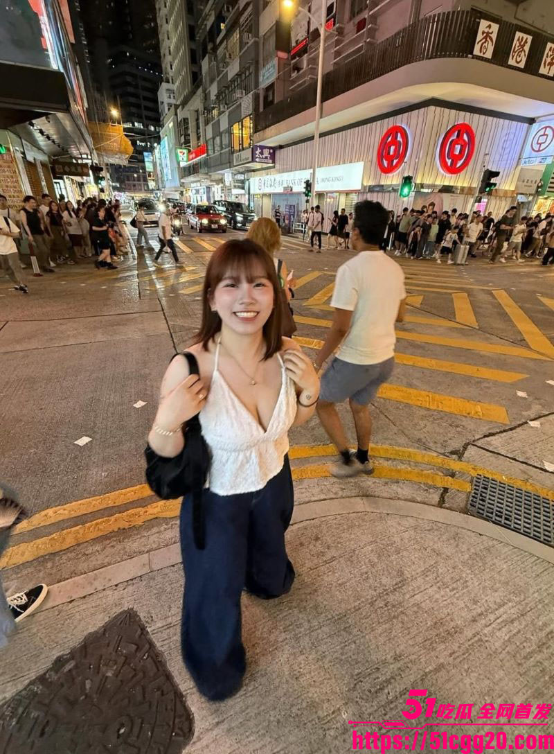 超美巨乳短发驻唱歌手性爱泄密 2