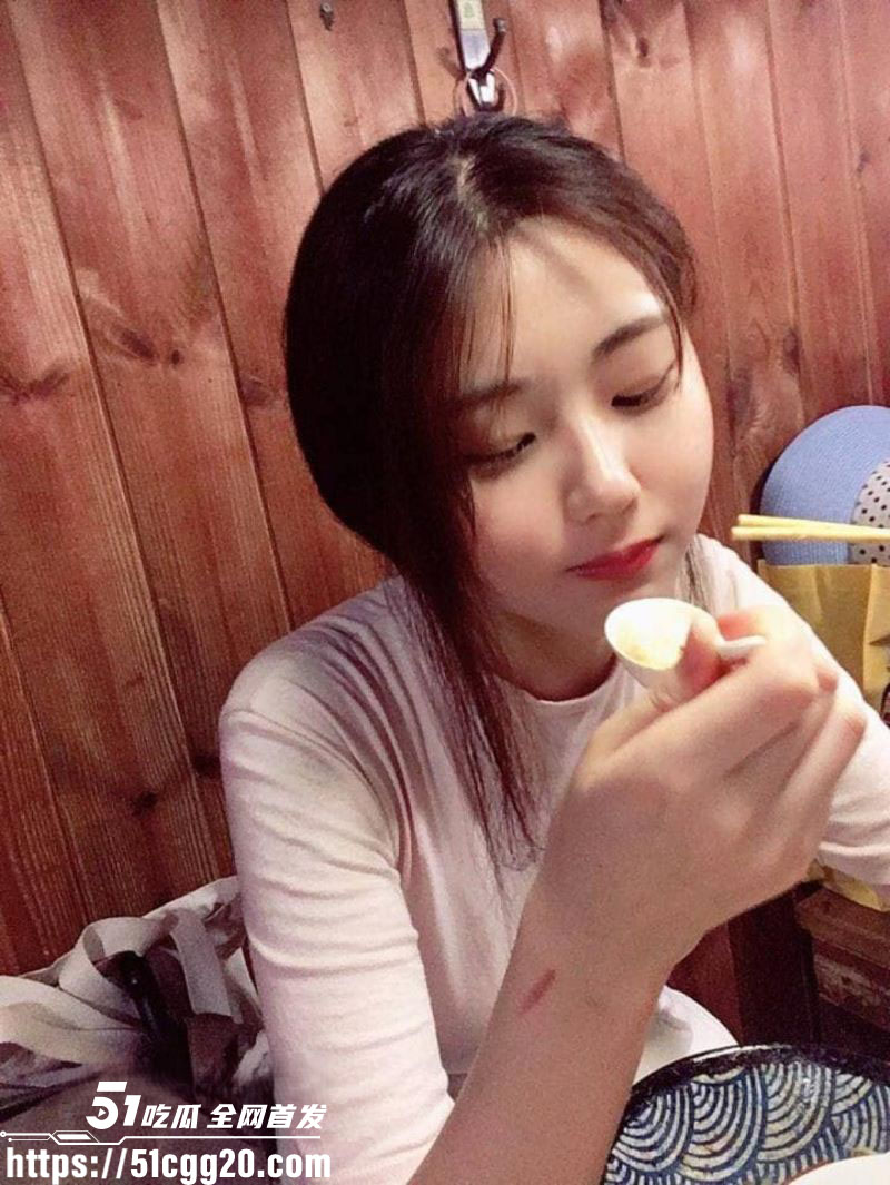 清纯学生妹 林怡欢 性爱视频流出 口交舔蛋技术一流 馒头逼痉挛夹紧肉棒淫叫不断！