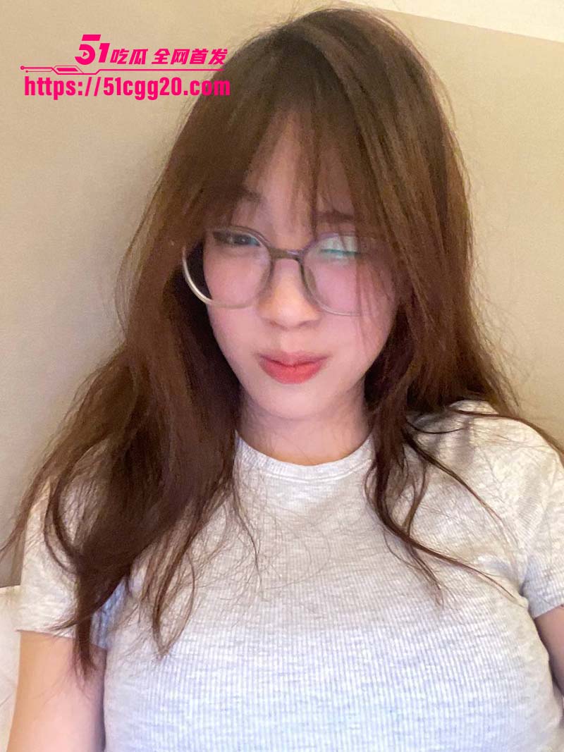 政法大学大三校花 私密视频曝光 清纯眼镜妹骑屌泄欲 巨乳晃荡嫩穴湿亮极度反差！