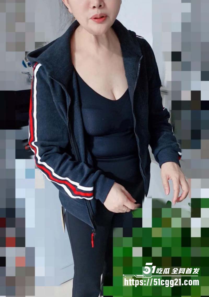 海角大神风韵犹存的母亲 在羞耻的乱伦中一次次高潮 终于叫我老公 极度震撼我心
