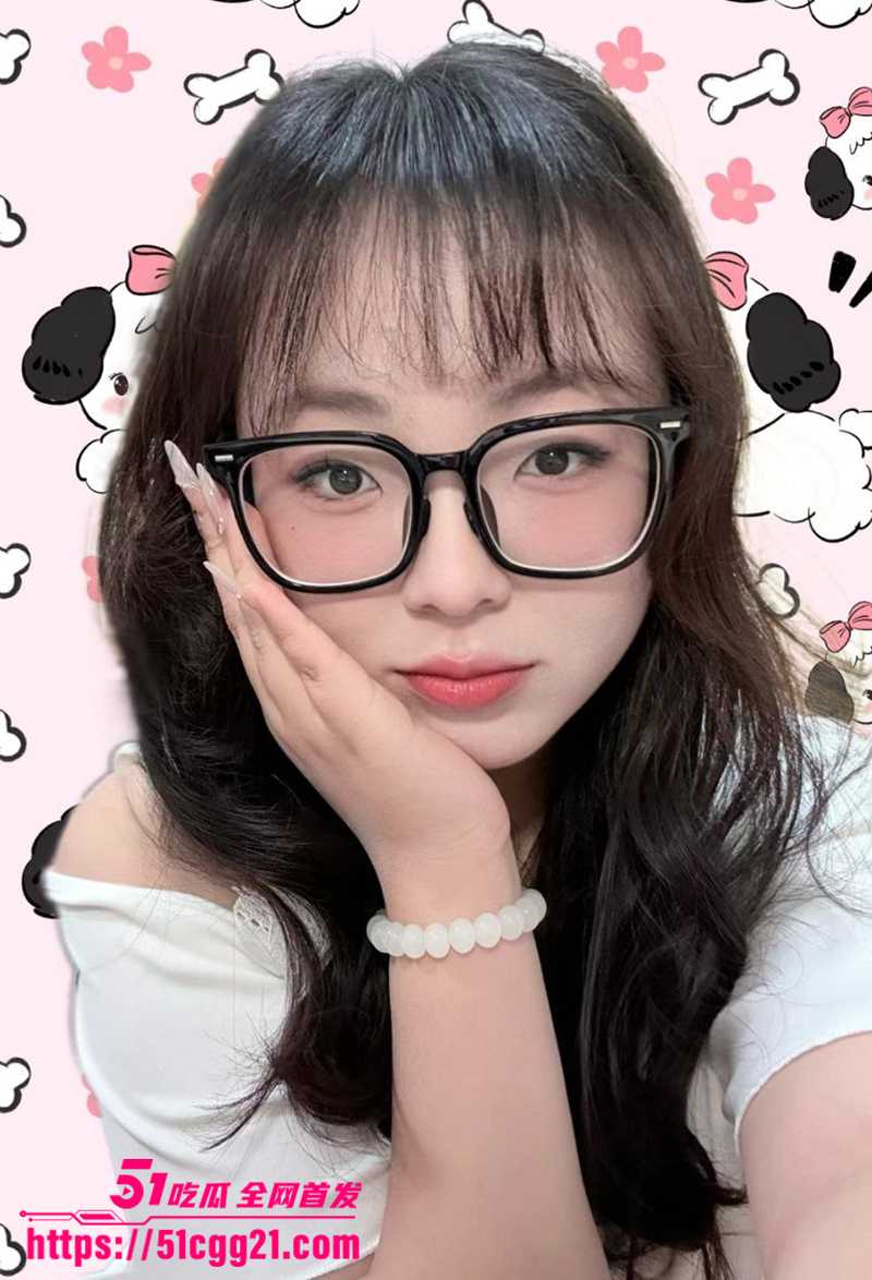漳州反差眼镜母狗王佳蕊不雅视频曝光2拷贝