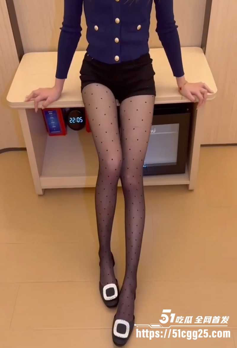 约啪大神 深情小K 新作来袭 第一视角玩弄波点黑丝尤物 撕扯开档花式爆操 看的色欲直冲脑门！