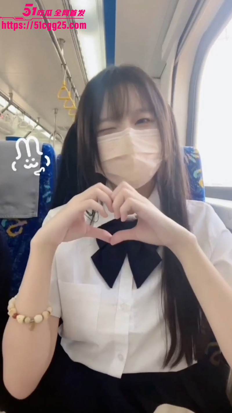 萝莉福利姬 兔兔 大尺度私拍流出！反差少女三点全露 扭腰顶胯大秀骚舞 跳蛋狂震粉穴自慰 高潮不断！