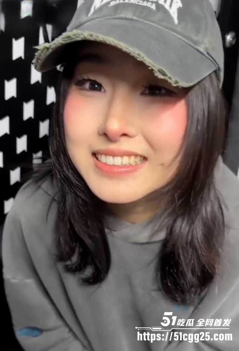 极品网黄 噗噗 新作流出！真空少女的完美约会 电玩城露出狂撩男伴 电梯全裸跪舔口爆 激情十足！