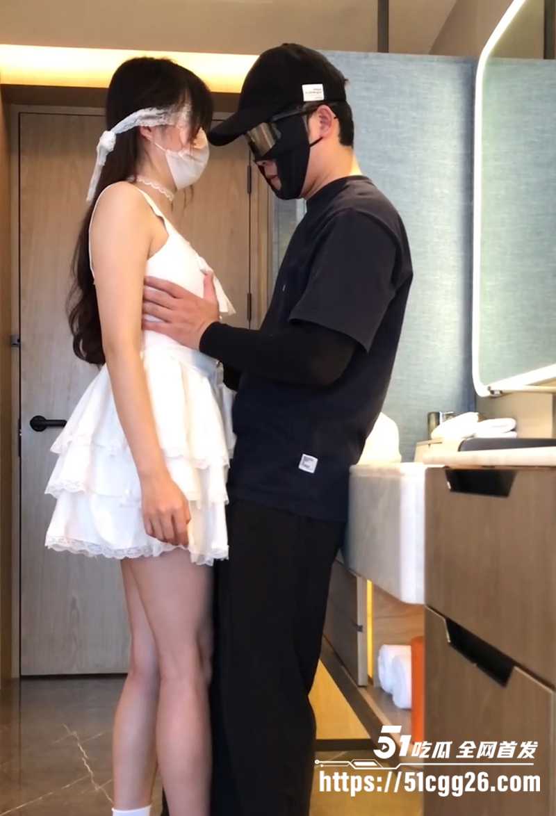 推特新晋约足大神东坡先生约炮大三小姐姐调教视频流出2拷贝