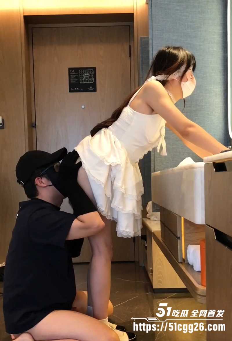 推特新晋约足大神东坡先生约炮大三小姐姐调教视频流出3拷贝