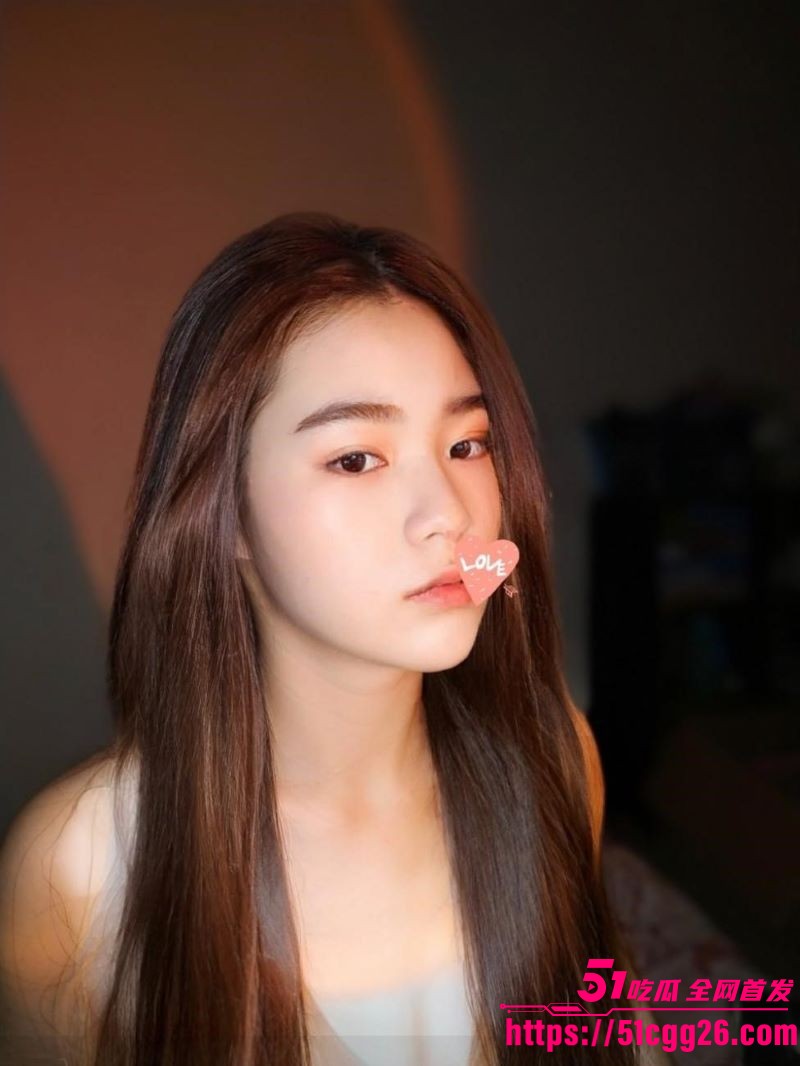 新加坡网红人妻 meilii98 私密视频流出 胸部丰满翘臀肉感爆棚 男主巨根轻插两下白浆狂流 画面荒诞又淫靡！