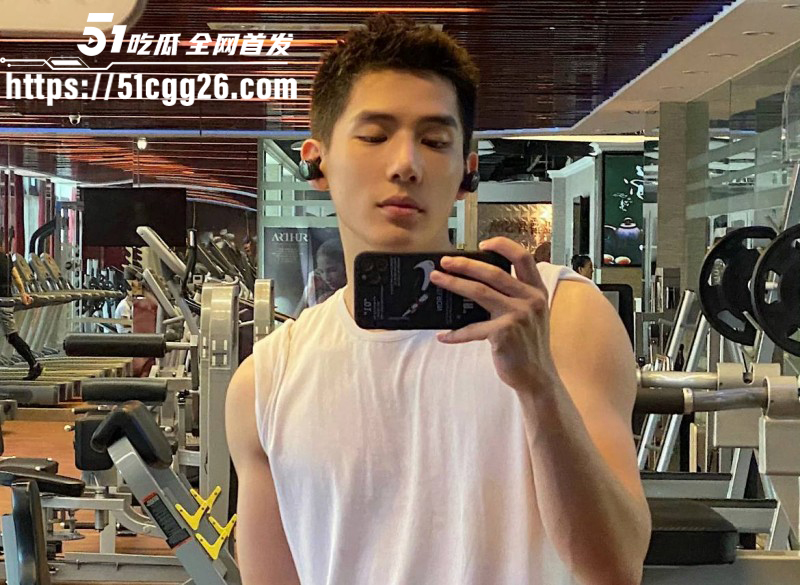 95后小鲜肉王安宇被曝与关晓彤同居06