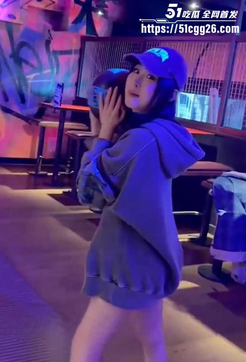 极品阿黑颜美少女 噗噗 新作流出 与帅哥在保龄球馆约会 电梯真空撩拨肉棒 厕所跪舔后入狂欢！