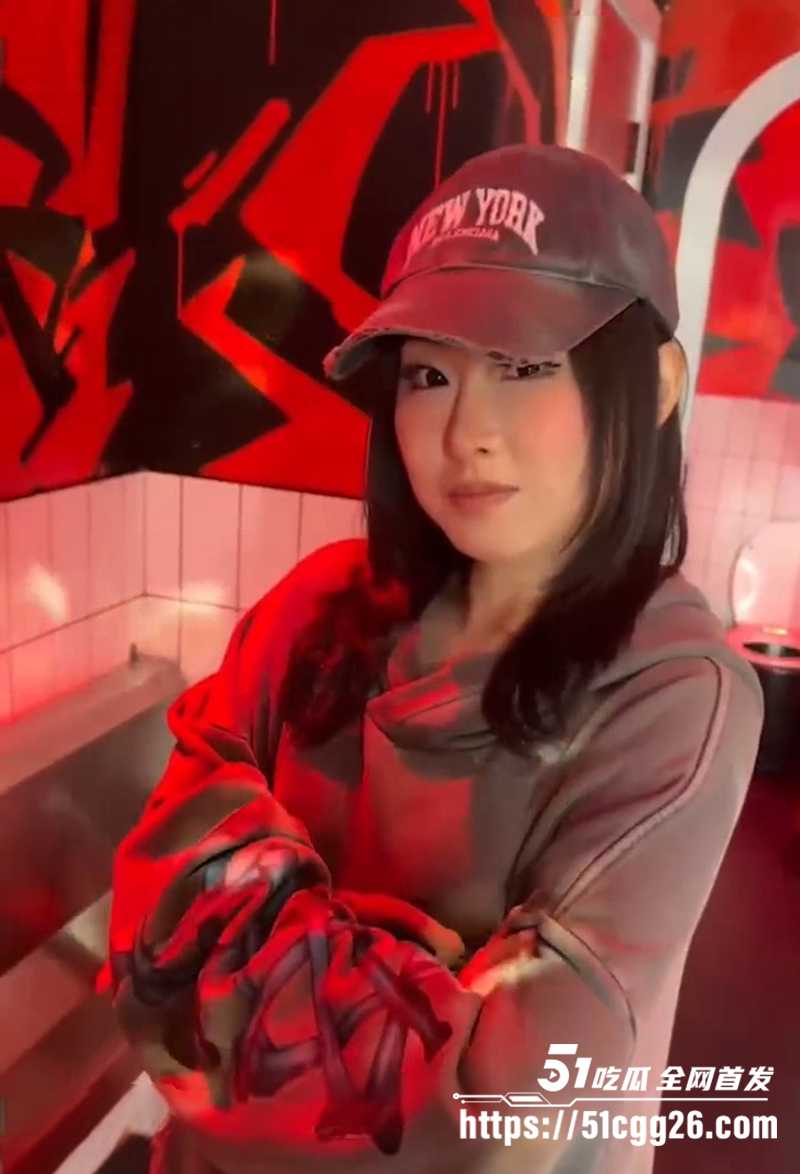 极品阿黑颜美少女人气福利姬噗噗保龄球馆露出性爱视频24拷贝