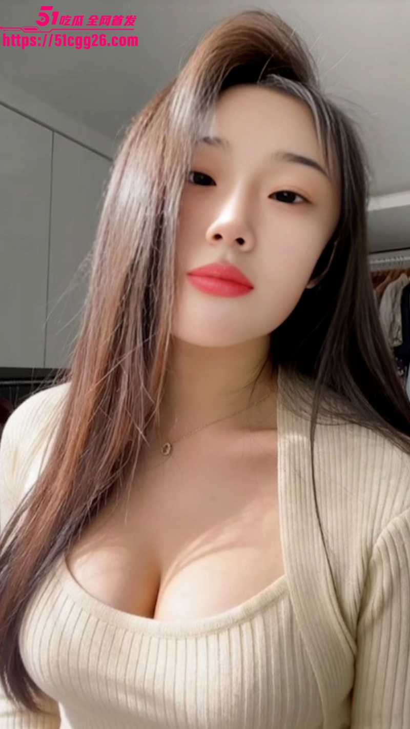 福建巨乳大学生 董冰 私密视频流出 E杯豪乳写满淫文 全裸掰穴完美展示 自拍揉奶骚劲十足！