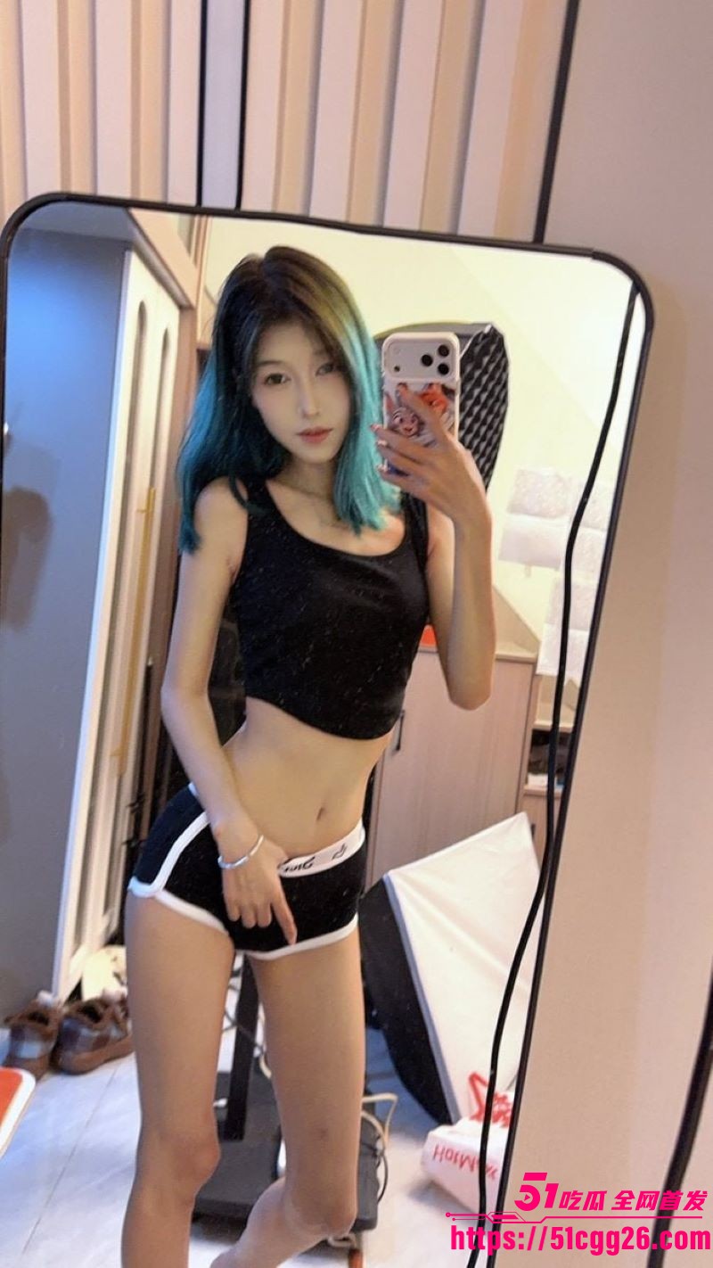 抖音男装带货主播 小尾巴 转场裸舞福利 穿各类透明情趣装 翘臀狂扭左右摇摆 奶头硬挺凸点明显 视觉冲击直接拉满！