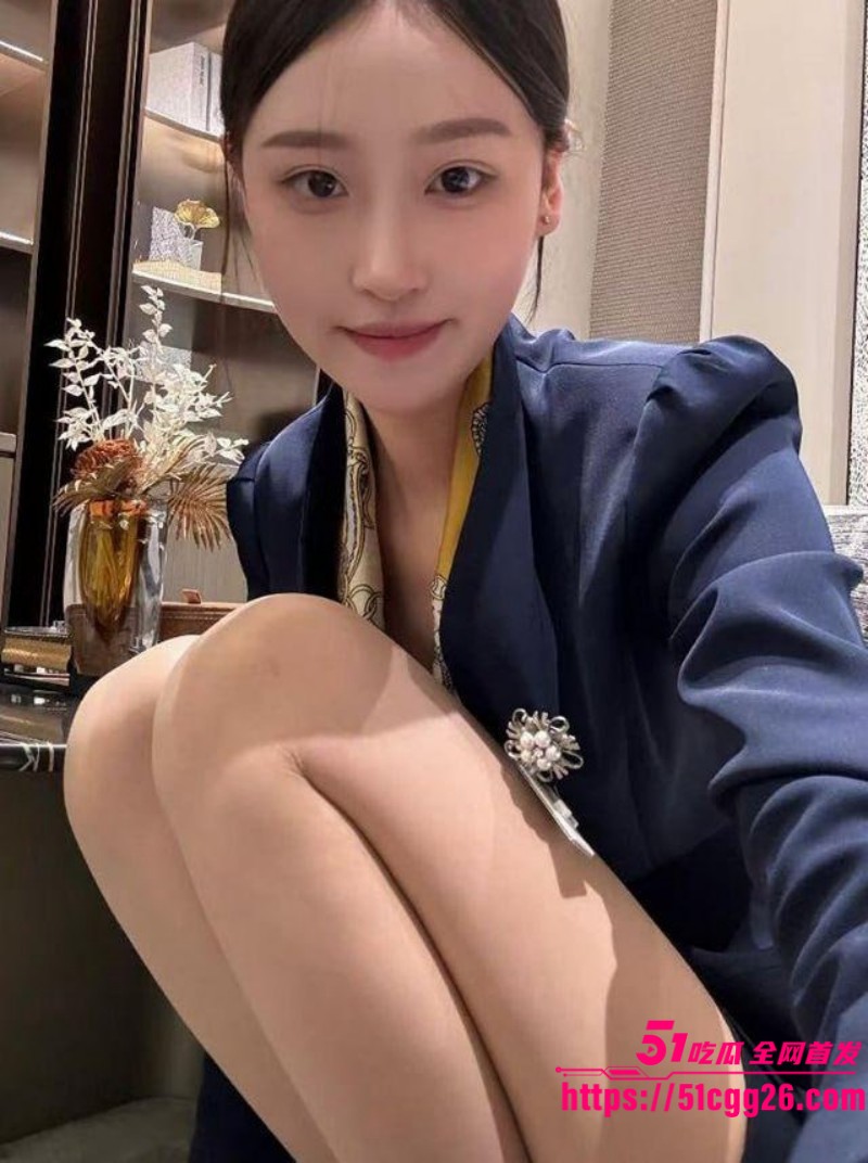 约炮大神猎艳高端案场客服 热聊一月成功拿下 顶级口活爽到飞起 无套狂操浪叫销魂！