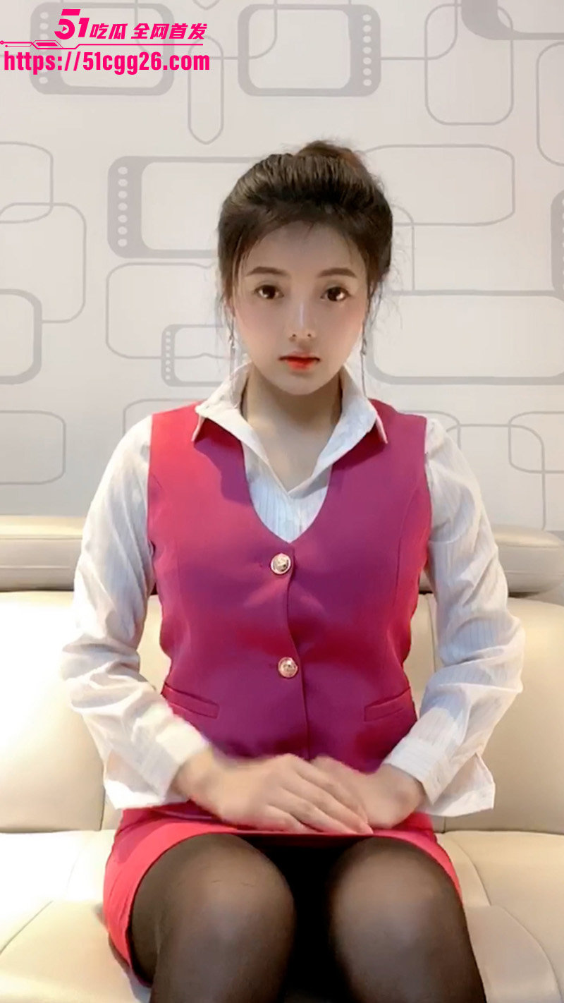 秀人网 林美惠子 空姐制服大尺度私拍 反差女神酮体雪白曲线妖娆 搔首弄姿诱惑摆拍 撩得人窒息！