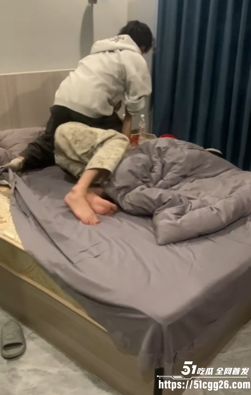 痴情小哥追求白月光6年02