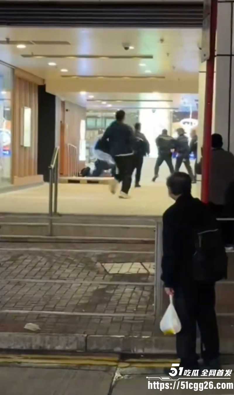 香港屯门市广场持刀伤人事件02