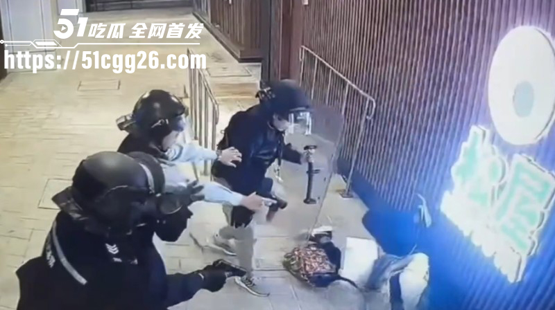 香港屯门市广场持刀伤人事件09