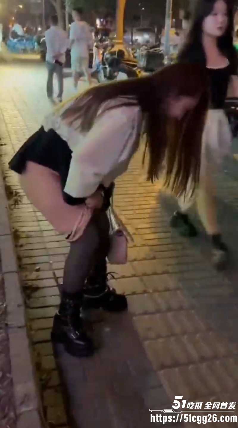 醉酒小仙女当街放尿视频04