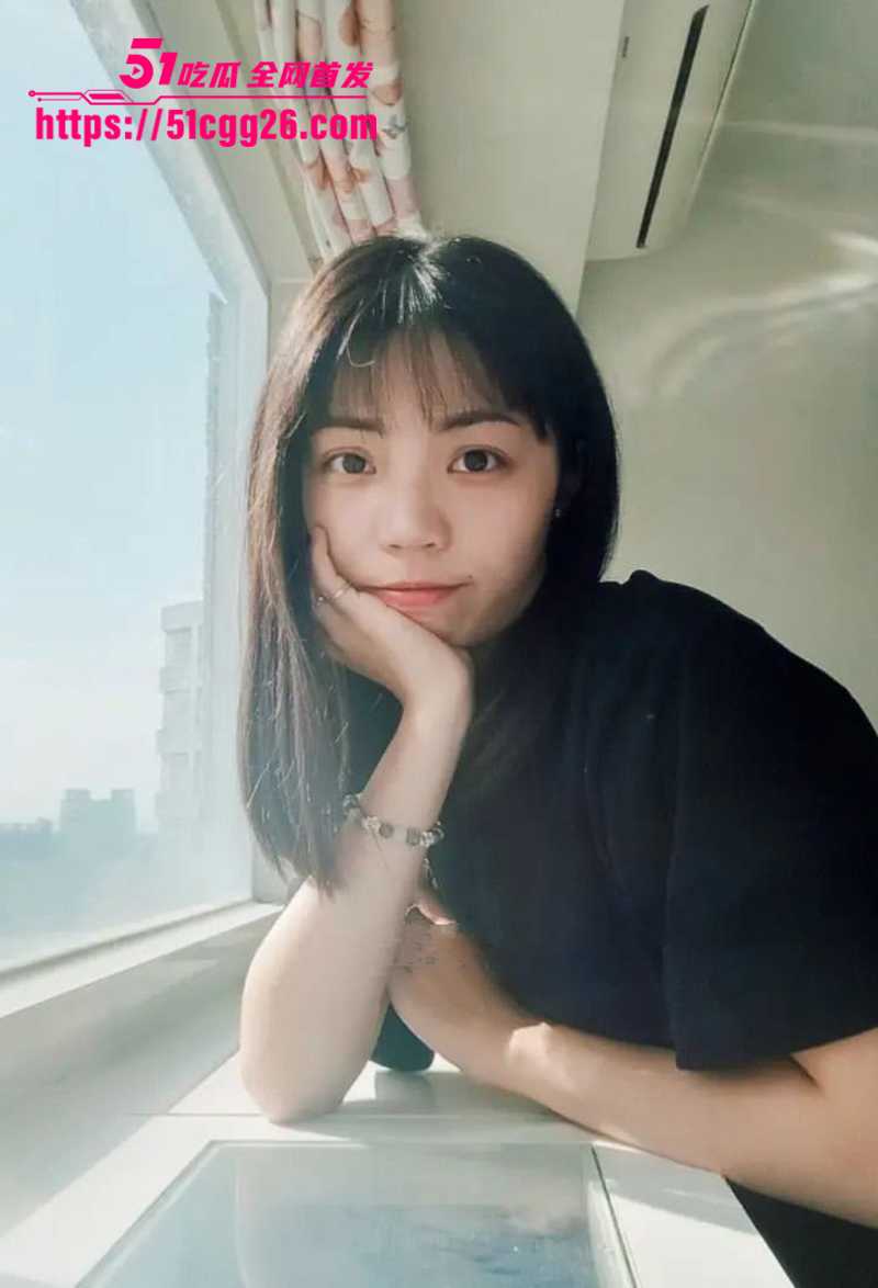 台北国立大学短发正妹 林雪儿 情侣私拍泄密 护理系乖乖女卖力深喉 被男友爆操叫床无比甜腻!