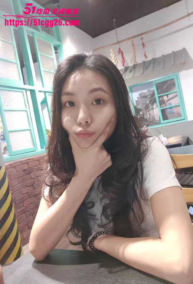 超漂亮的长发小骚货黄慧芳自拍不雅视频曝光1拷贝