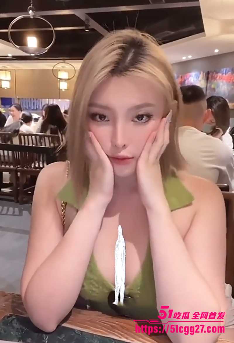 推特网红kitty沉浸式感受极品女神地下车库口交第一视角视频流出4拷贝