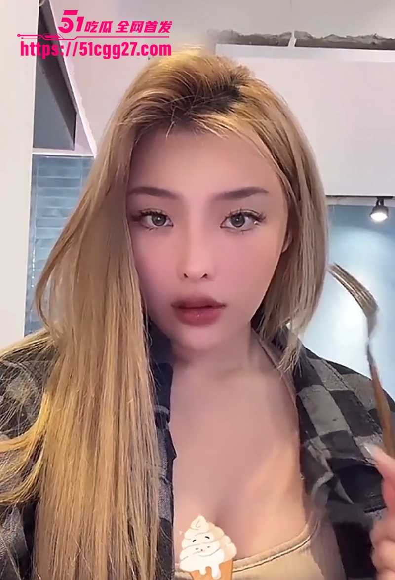推特网红kitty沉浸式感受极品女神地下车库口交第一视角视频流出2拷贝