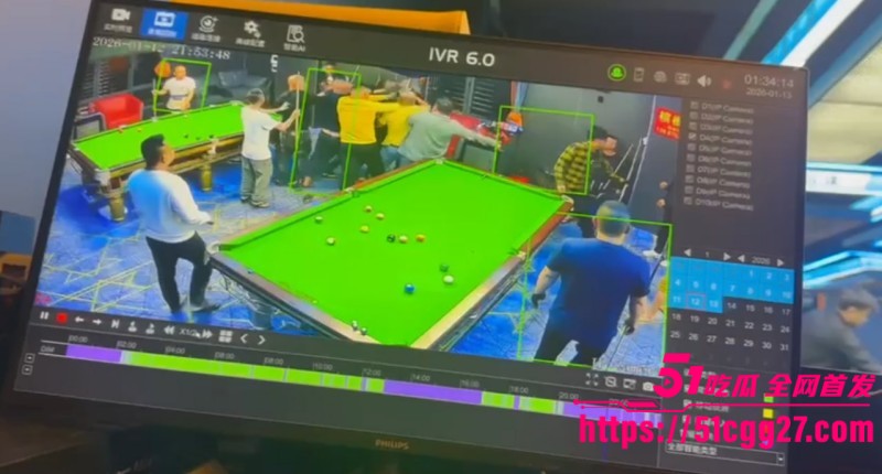 海南琼海某乡镇台球厅打架视频流出 十几名大汉互殴现场乱作一团 场景猛烈堪比古惑仔  6