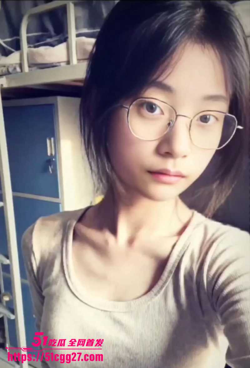 山东大学眼镜学妹 于琪琪 网调淫片流出 文静乖乖女宿舍拉帘偷偷自慰 脸穴同框玩到高潮 只为给主人赏乐！