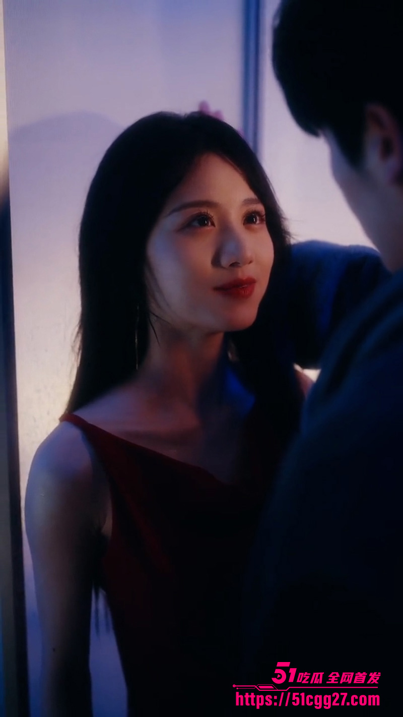 晏总说好的不近女色呢