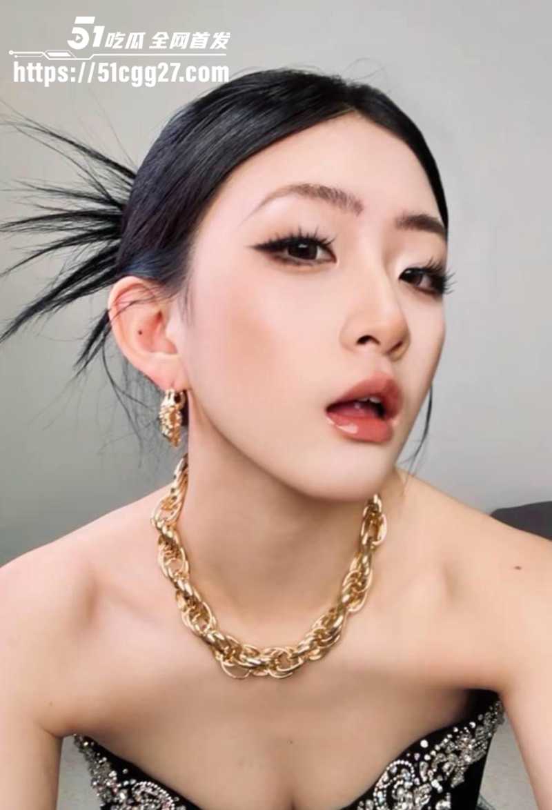 广州极品反差美女 情侣私拍泄密 清纯仙女秒变极骚贱奴 淫纹乳夹肛塞齐上阵 被花式爆操浪到骨！