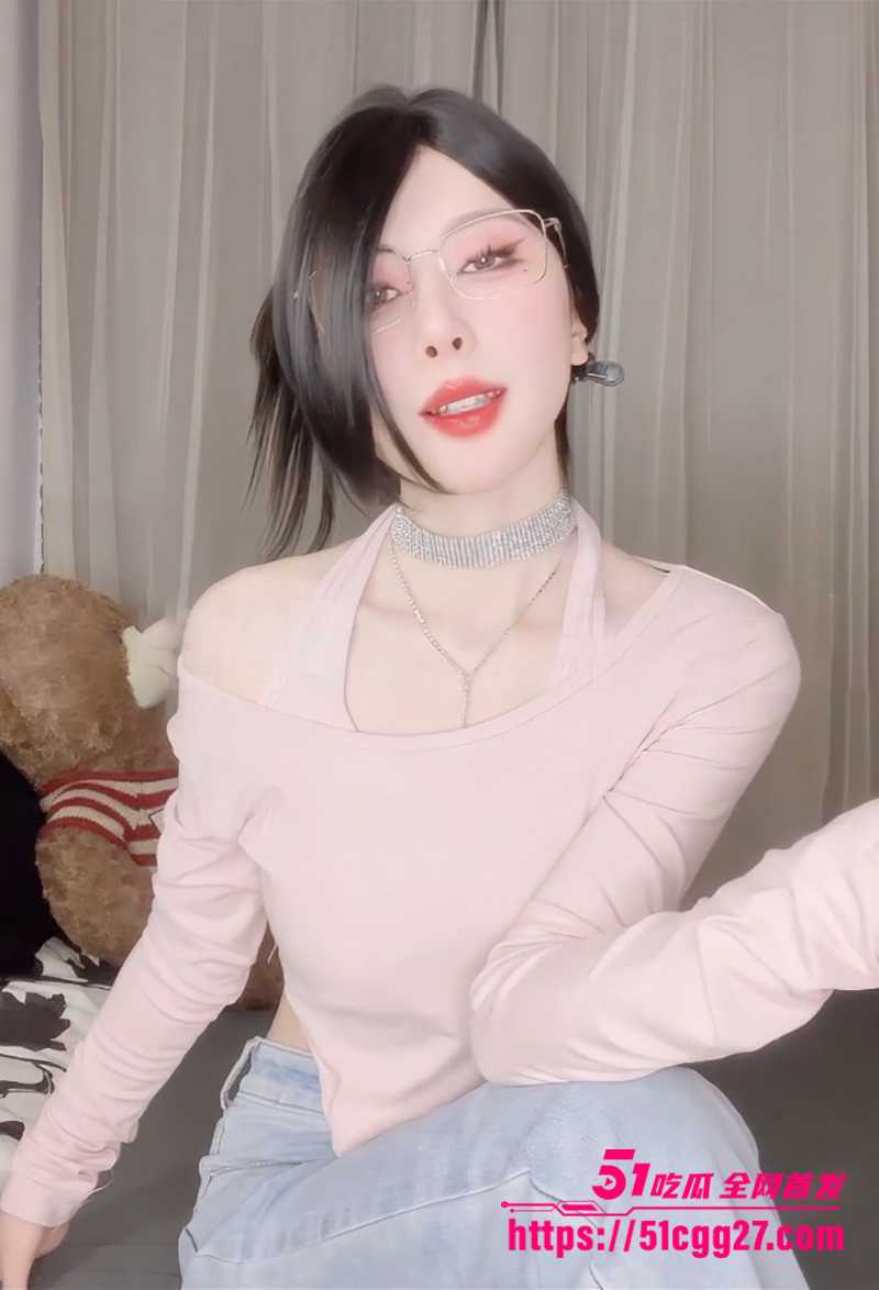 阿黒颜骚货天花板主播蘸点蜜桃酱大尺度私人订制视频流出7拷贝
