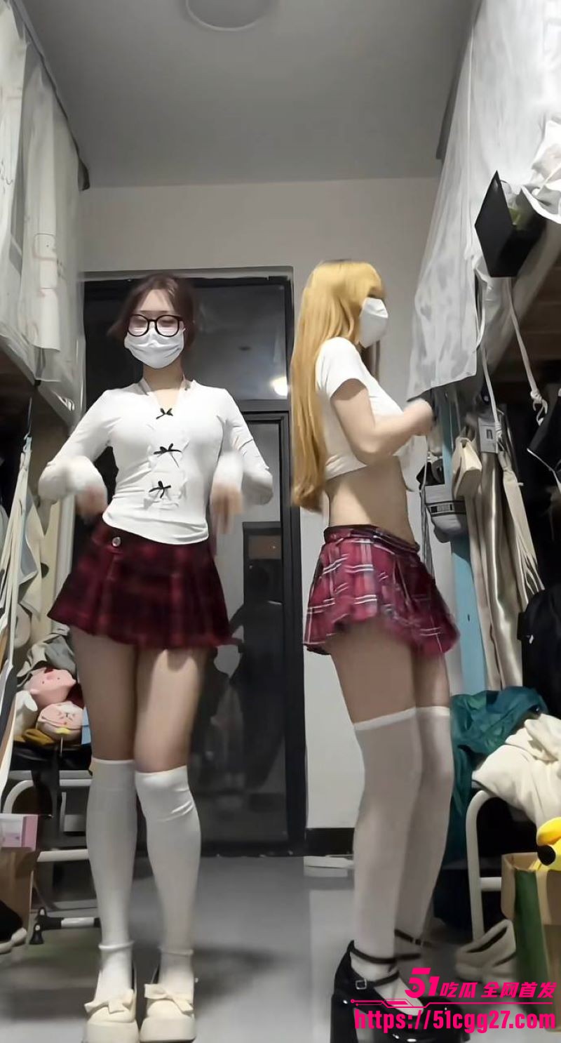 抖音网红小妮土豪定制裸舞流出 4