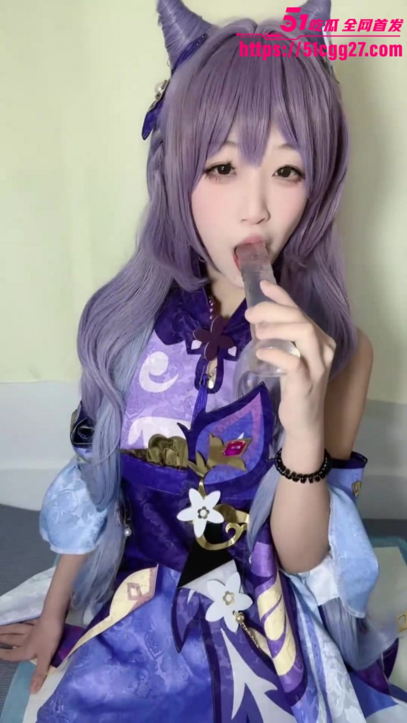萝莉网黄 神探狸狸 最新私拍流出 COS刻晴上演自慰诱惑 水晶棒爆插骚穴呻吟娇喘连连！