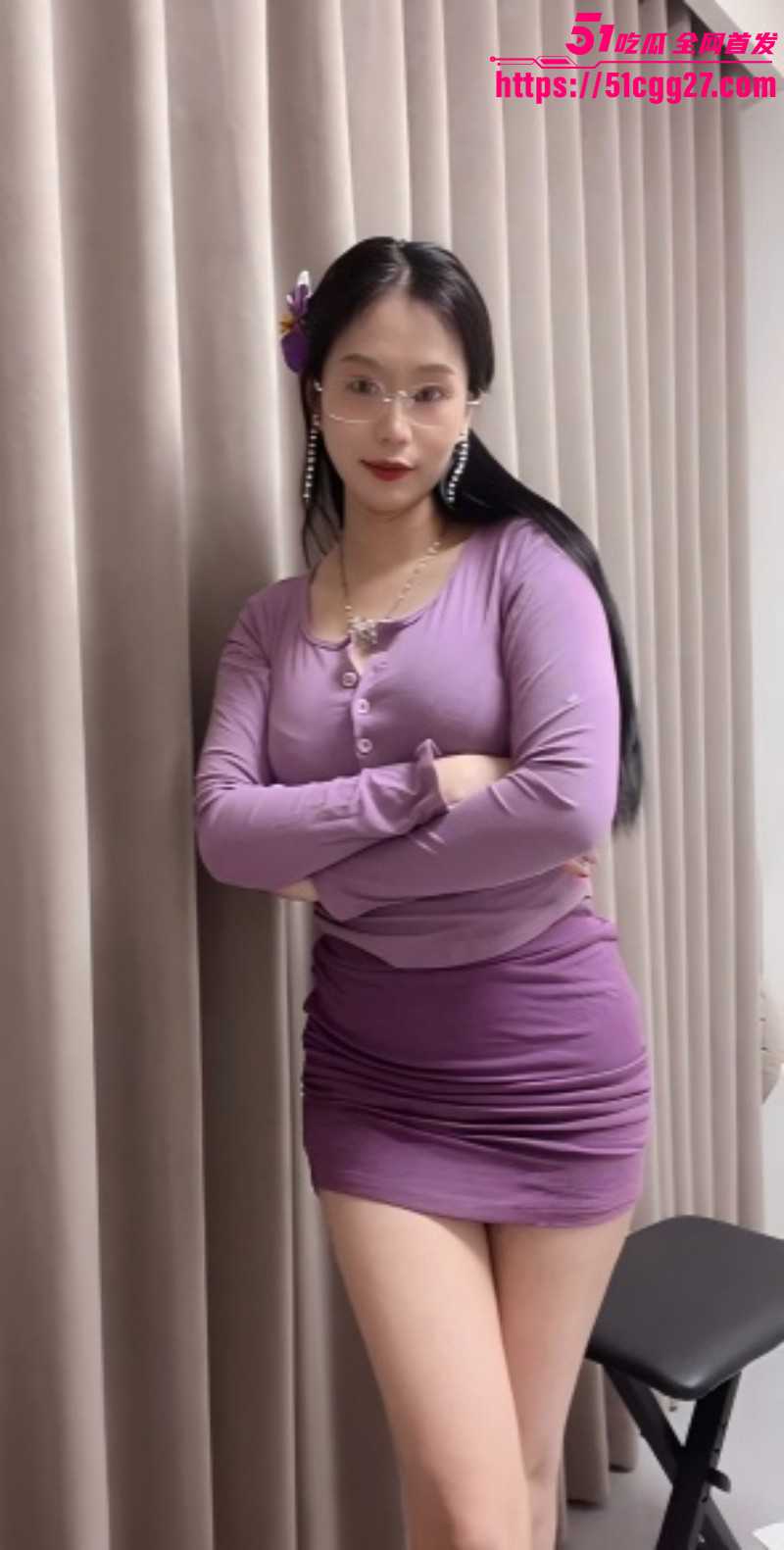 高人气美腿女神 宵夜 重金定制福利 风骚眼镜娘发情自慰 掰臀淫语尽显母狗本性！