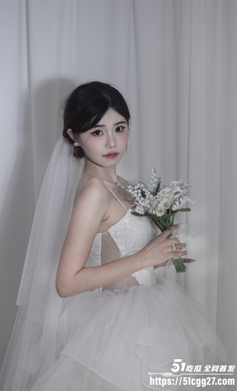 大胸妹妹会喷奶妹妹穿婚纱被暴操02
