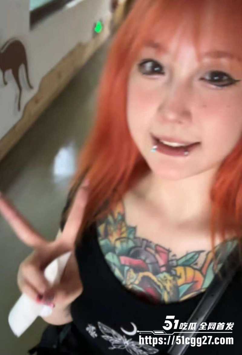 丰满甜美纹身妹 不雅视频被曝 约炮穿开裆网袜玩真空诱惑 跳蛋假屌双管齐下 被爆操大奶狂甩！