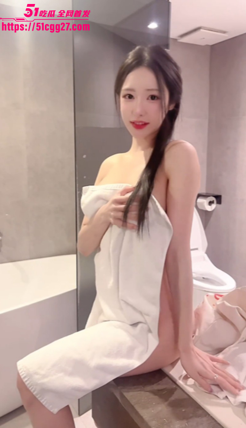 韩国神颜清纯女神 浴室大尺度私拍 胴体白嫩三点全漏 丰乳蜜臀帧帧充满诱惑！