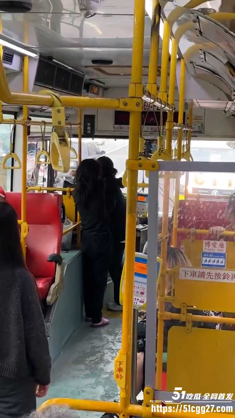 北投公交车惊魂事件 女子持刀威胁司机 险些酿成惨烈悲剧 全车乘客惊慌失措 现场视频流出！