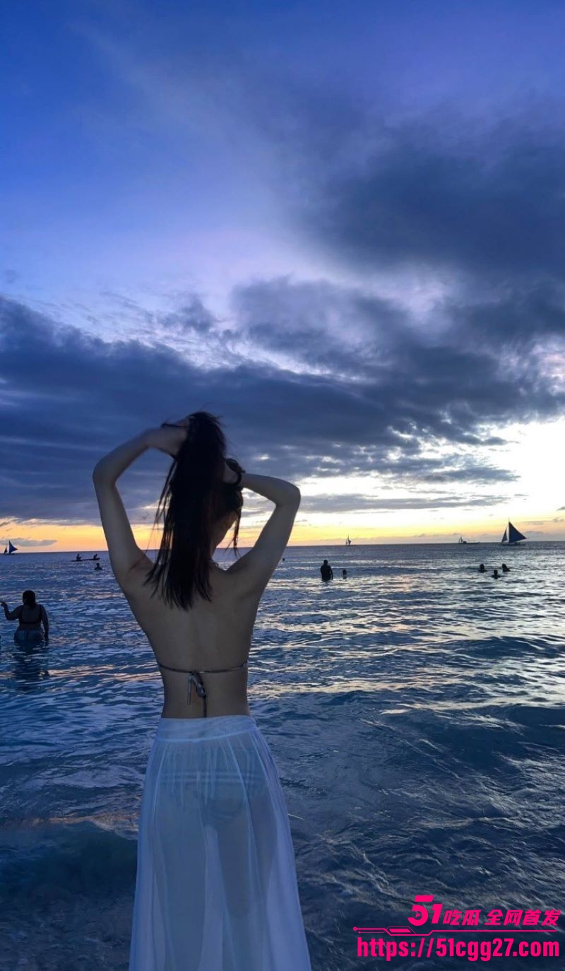 新加坡高颜值网美Yvonne不雅视频 4